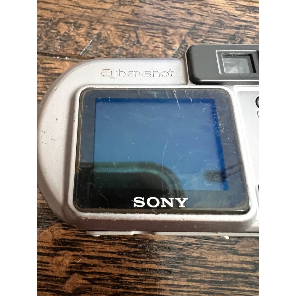 Sony Cyber-shot DSC-P10 Digital Camera Silver 5.0MP 3x Optical Zoom Box Bundle - Picture 6 of 11